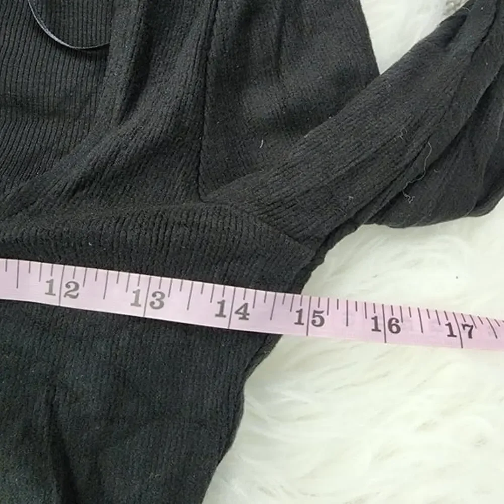 Princess Polly Iris set. Black. Matching Set. Good Stretch. Size 6. New